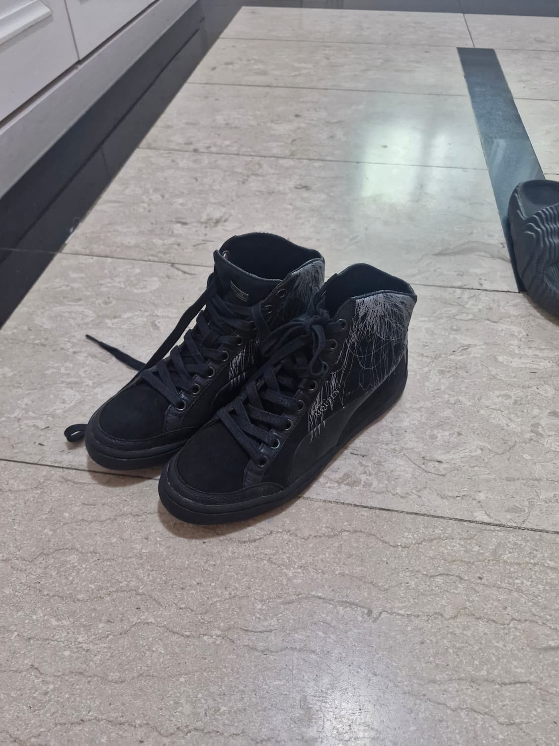 퓨마×알렉산더 맥퀸 콜라보 스니커즈 상품이미지1