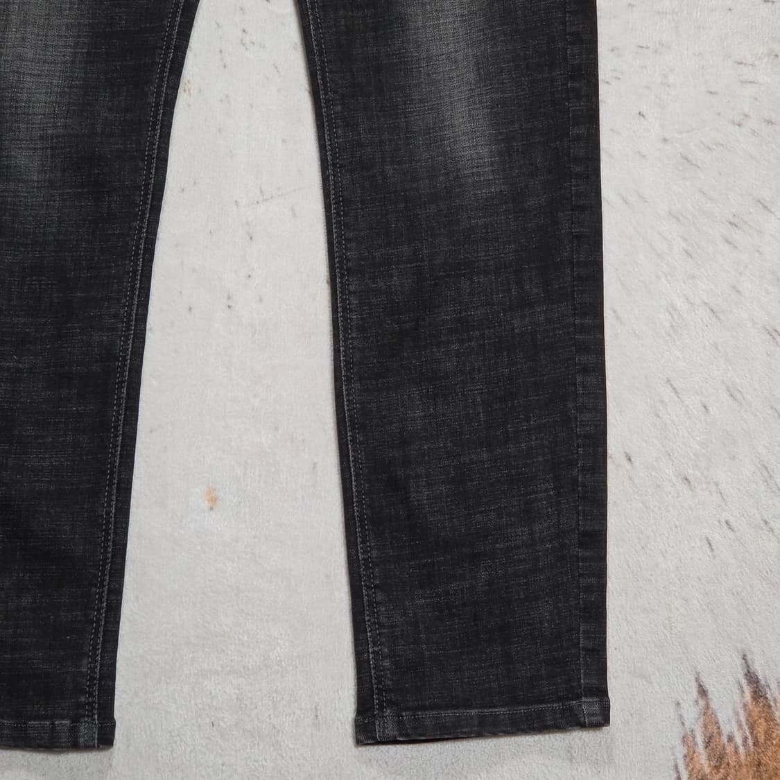 흑청 데미지 워싱 슬림핏 데님 팬츠 상품이미지3