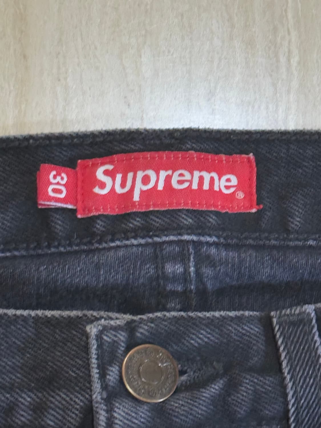 슈프림 디스트레스드 블랙탭 슬림핏 블랙진 상품이미지3