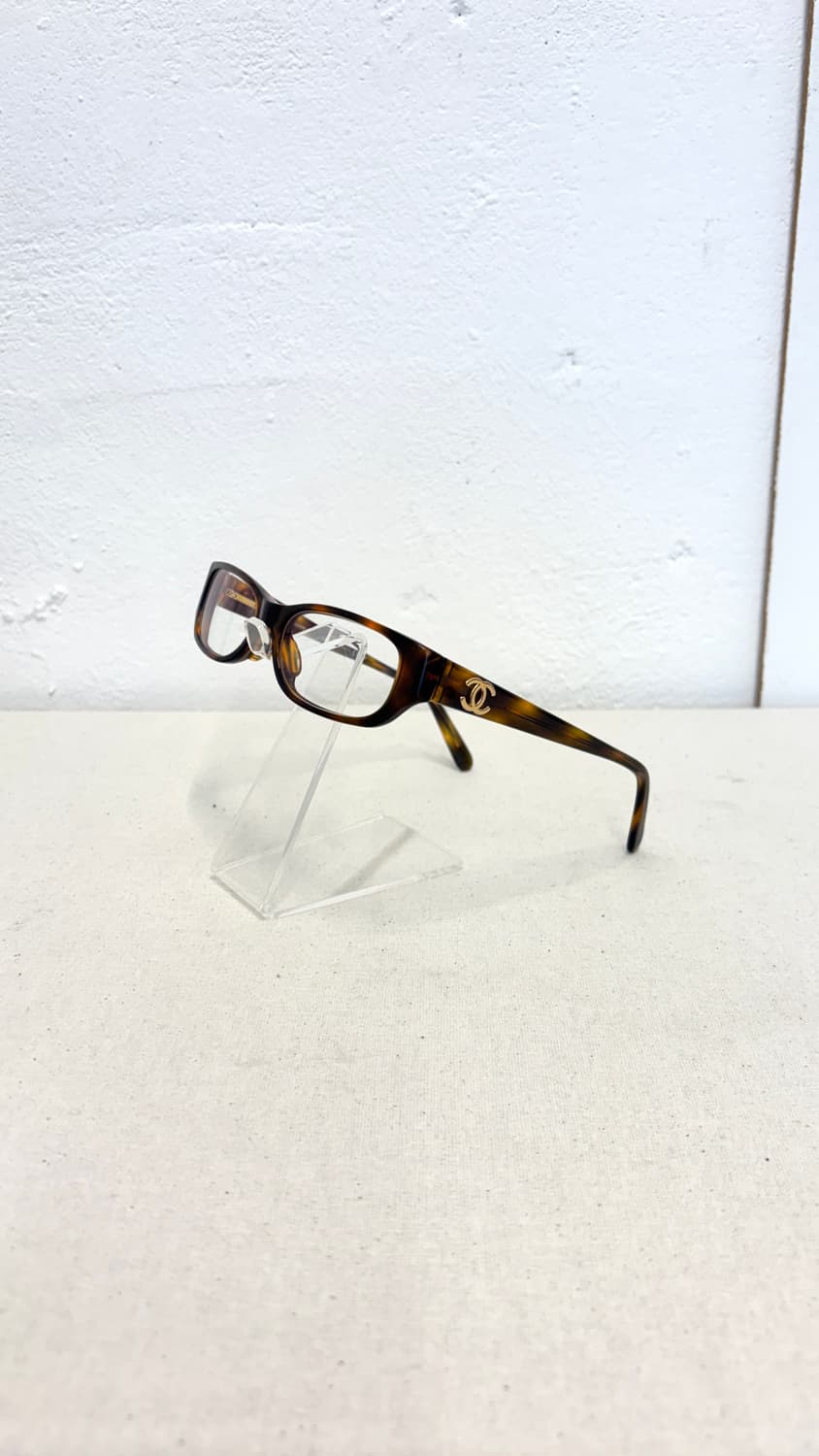CHANEL tortoiseshell logo glasses 상품이미지2