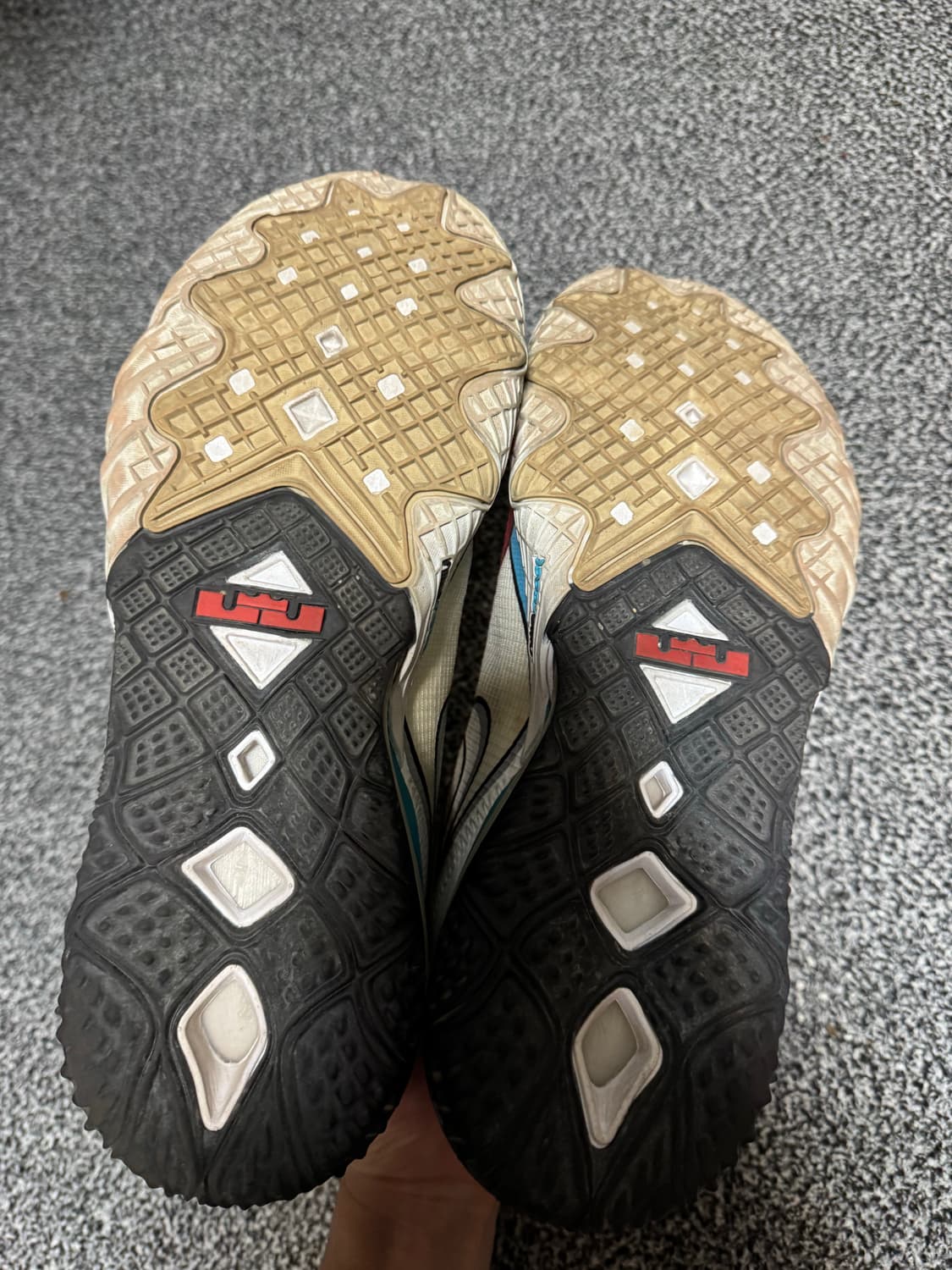 나이키 르브론18 로우 카툰 아트  상품이미지5