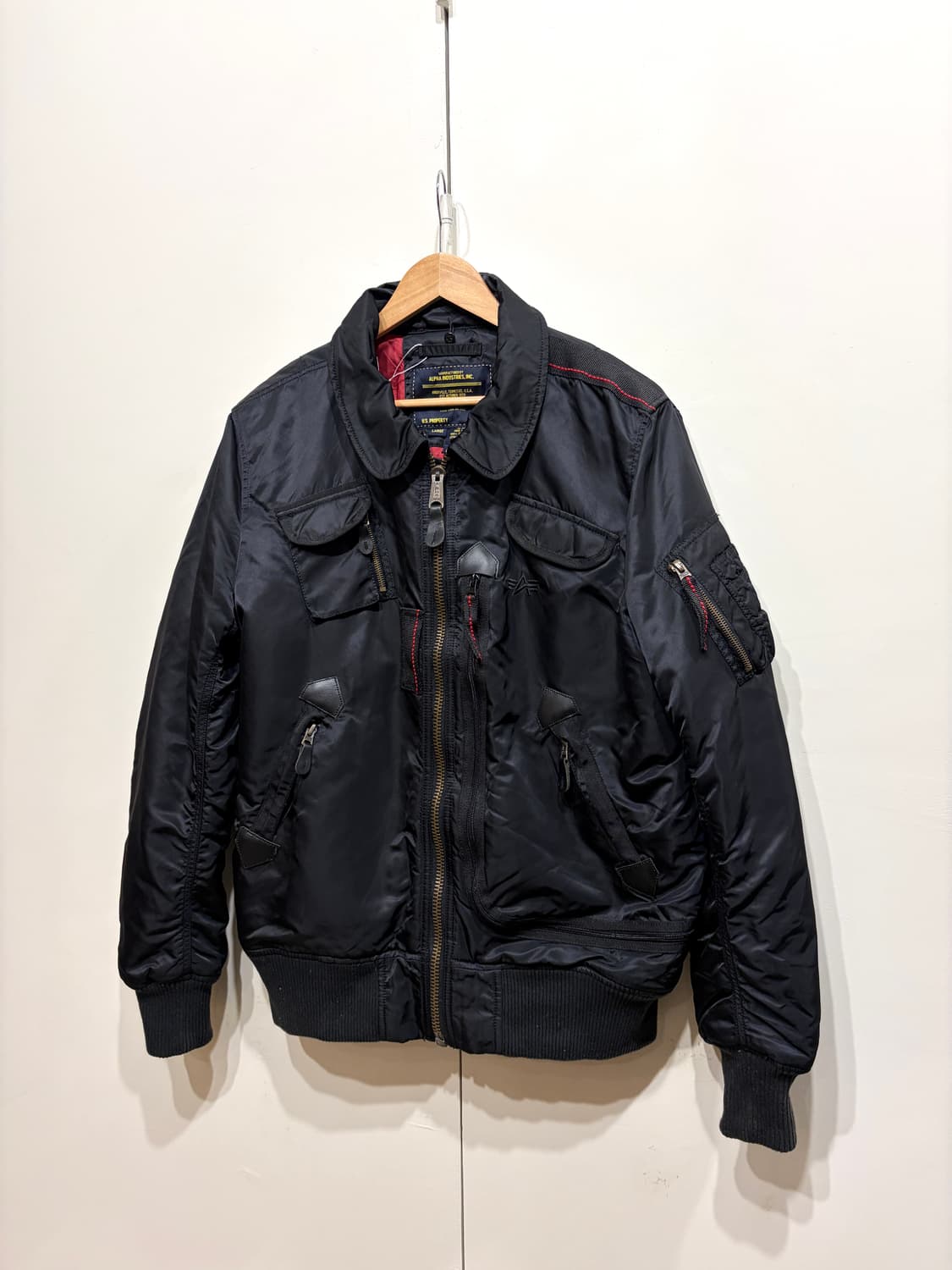 알파 인더스트리 MA-1 테크 포켓 항공 점퍼 상품이미지2
