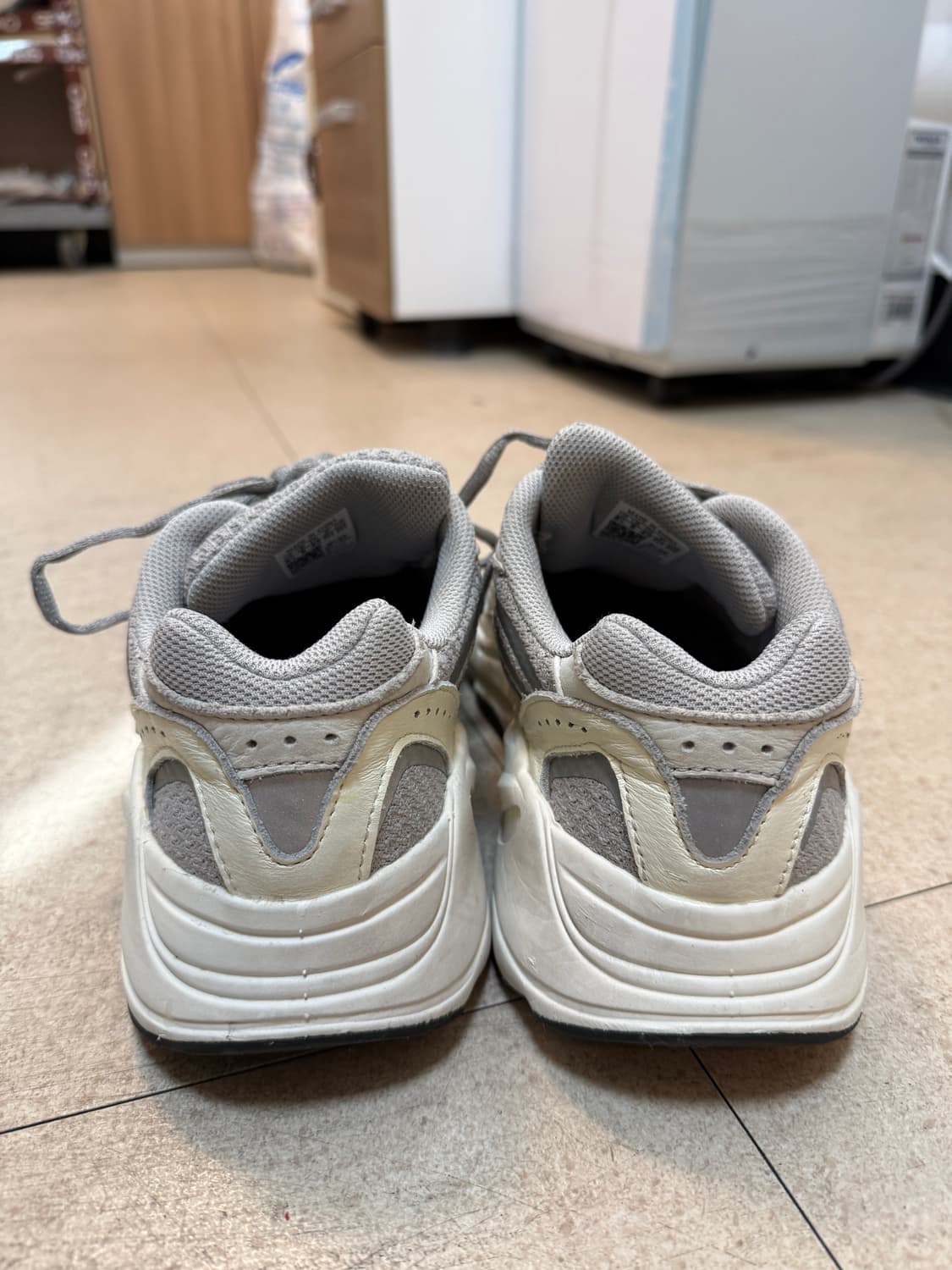 아디다스 이지부스트 700 V2 스태틱 265mm 상품이미지7