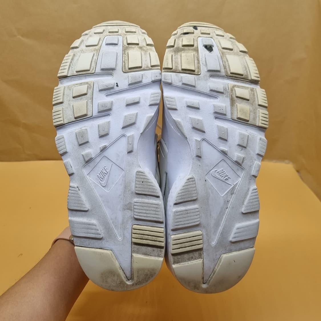 나이키 에어 허라취 여성운동화 실사이즈235. 상품이미지3