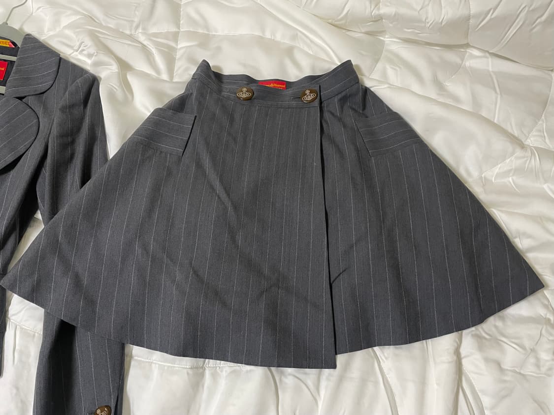 비비안 웨스트우드 / 핀스트라이프 자켓 스커트 셋업 상품이미지4