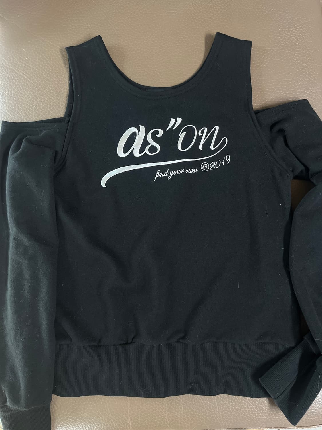 애즈온 오프숄더 블랙 (카리나애용브랜드) 상품이미지1