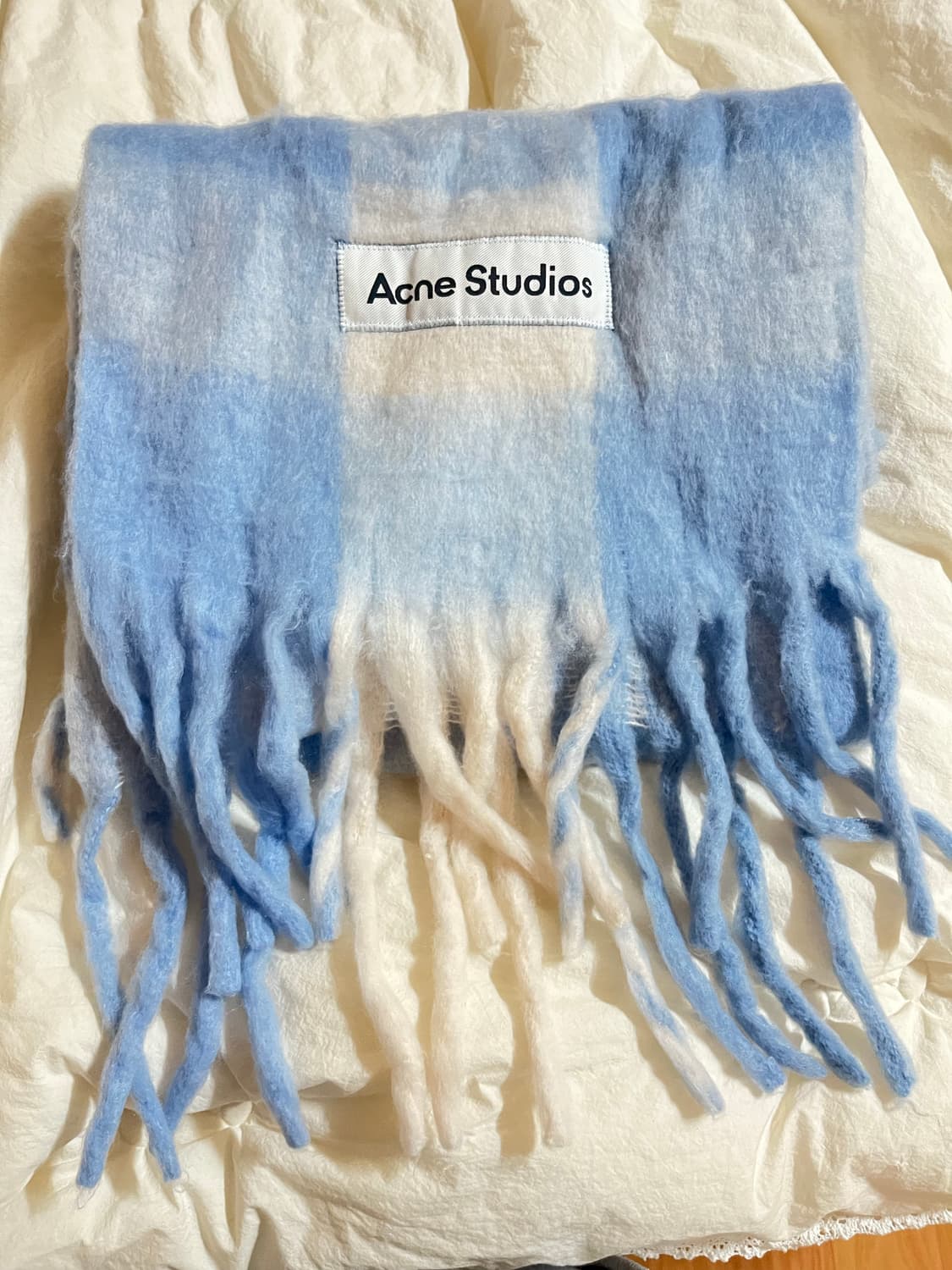 아크네 스튜디오 머플러 상품이미지1