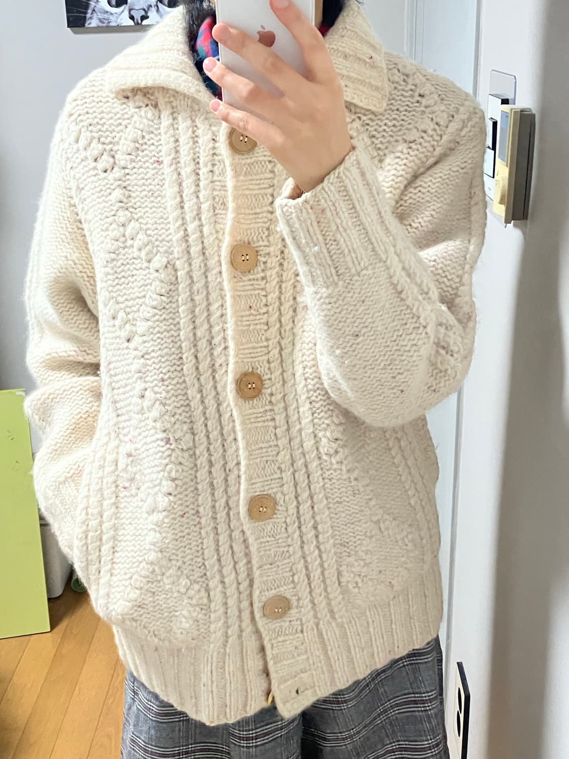 라즈베리색 실 포인트 아이보리 울 니트 가디건 상품이미지3