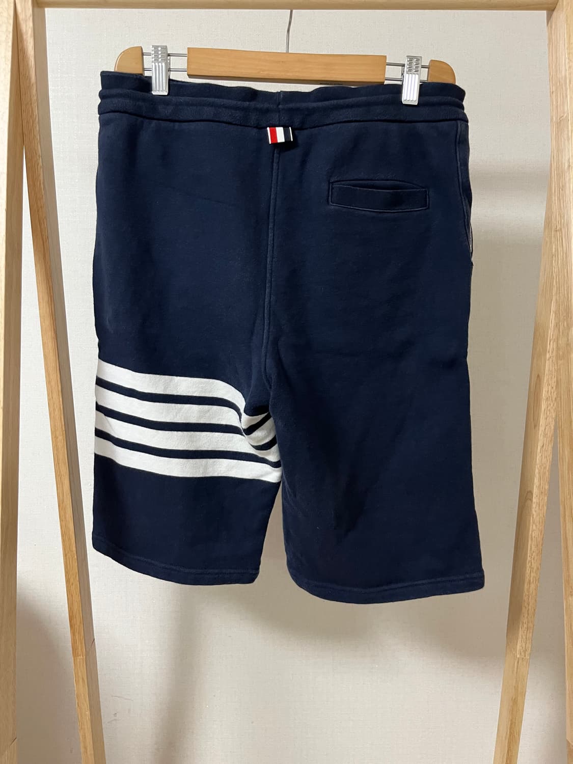 톰브라운 네이비 4선 반바지 사이즈 2 정품 상품이미지2
