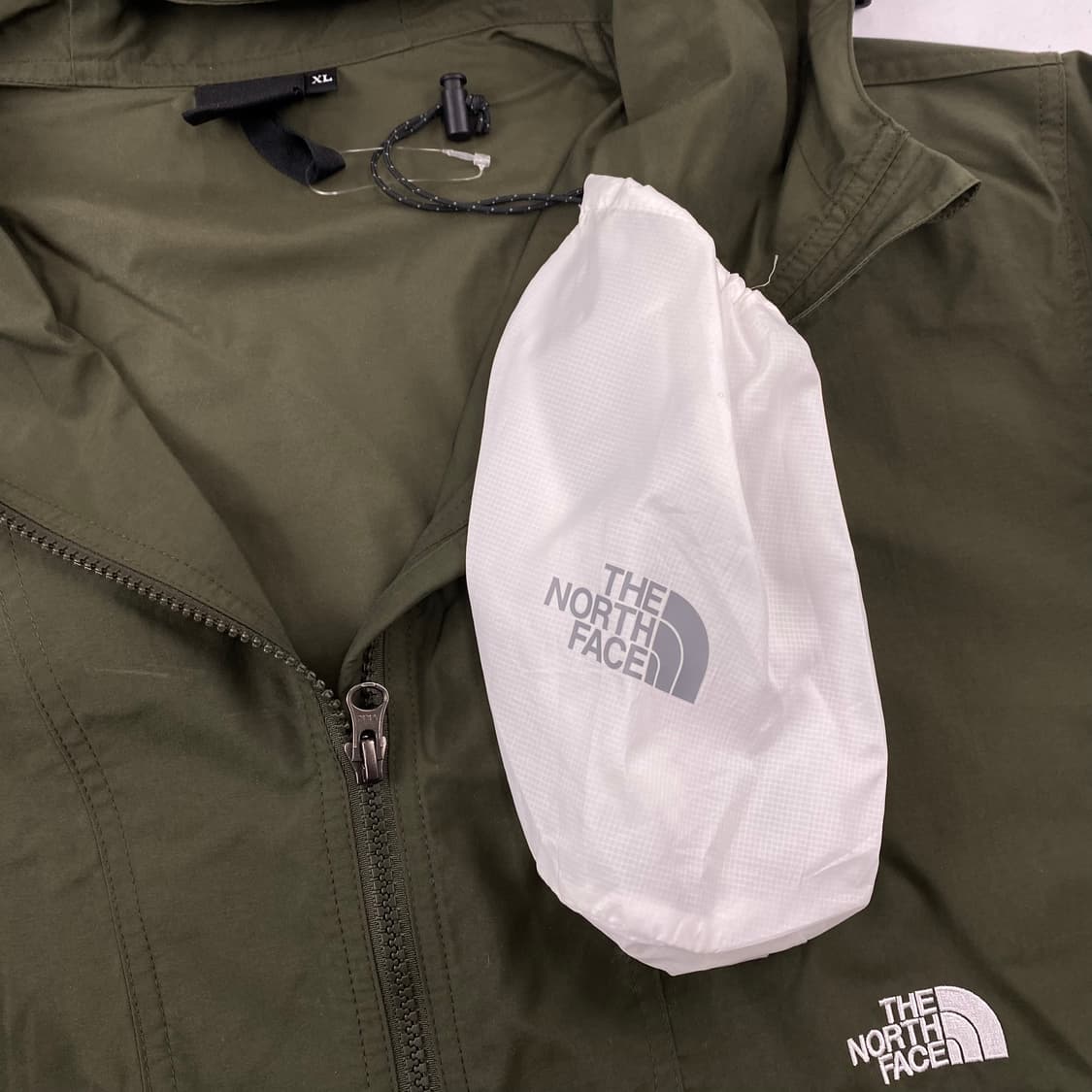 노스페이스 일본판 자수 스몰 로고 카키 패커블 바람막이 (105) 상품이미지4