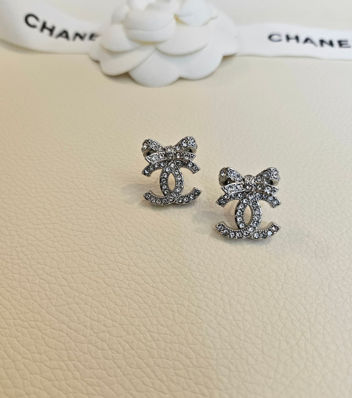 샤넬 리본 보석CC 귀걸이 실버 업사이클링 상품이미지5