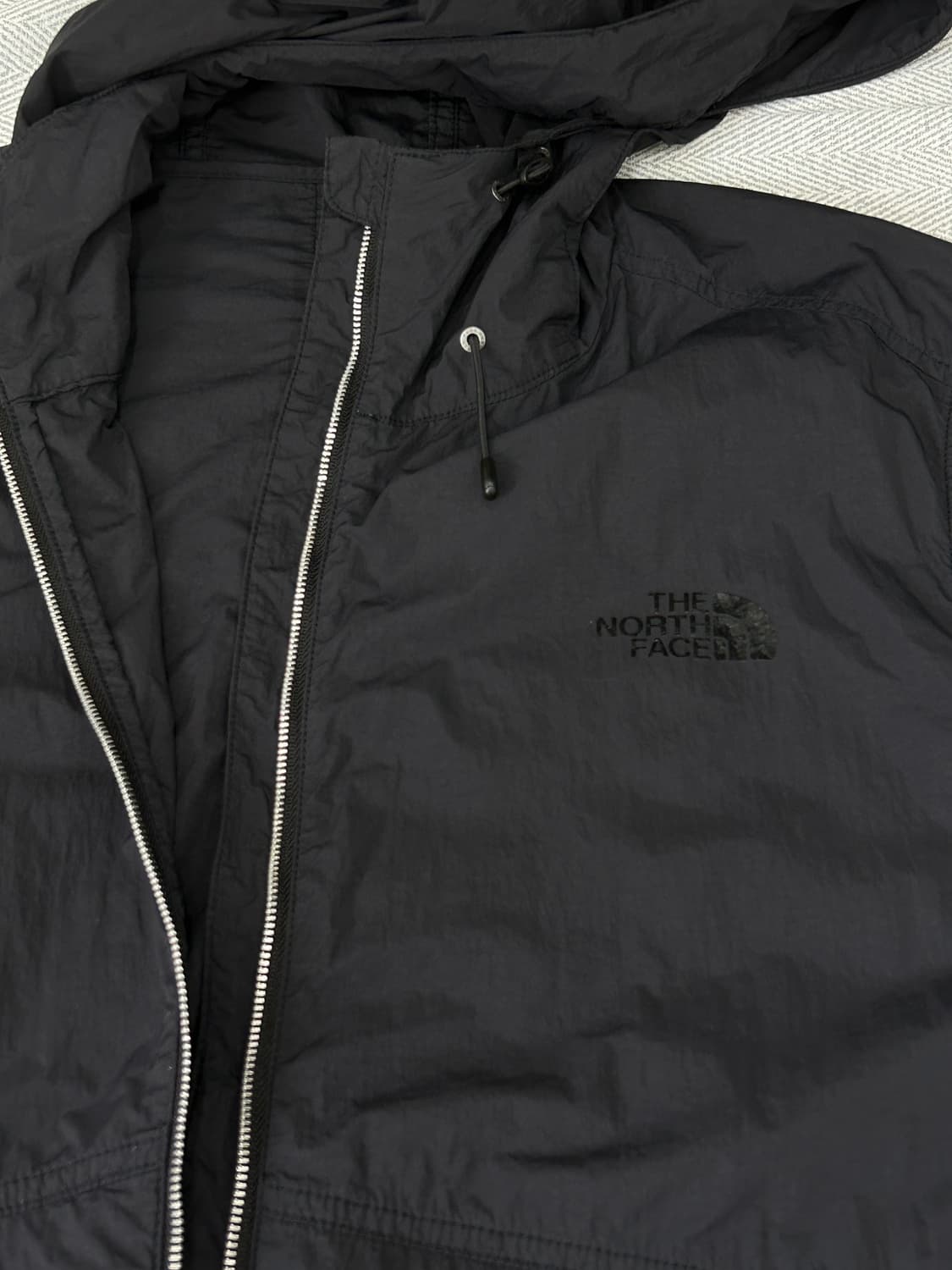 노스페이스 경량 후드 바람막이 남성 105 블랙 홀겹 상품이미지9