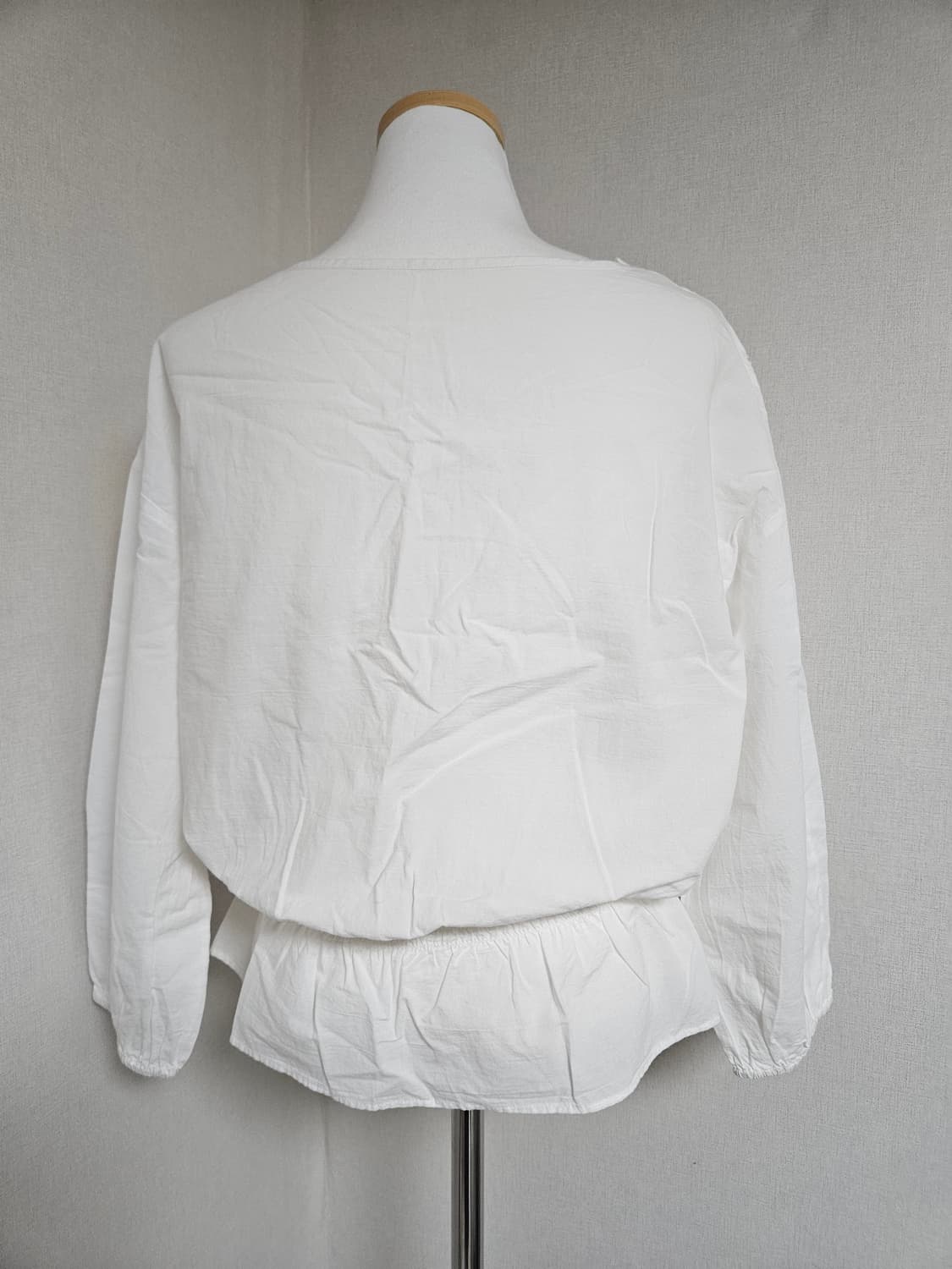 자수 브이넥 블라우스 상품이미지3