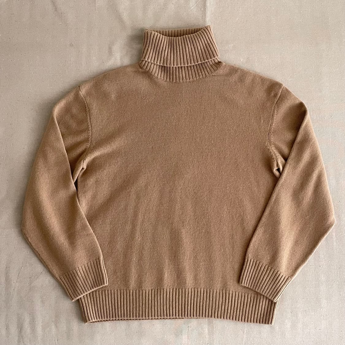 아페쎄 터틀넥 카멜 남성 S 23FW / 미사용품 상품이미지1