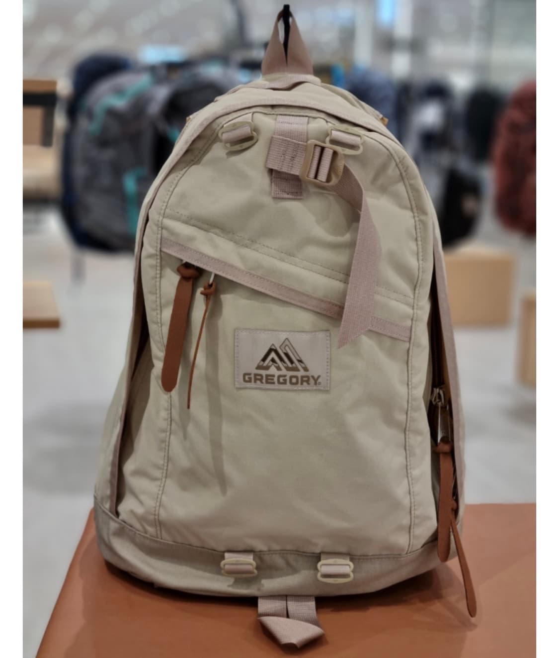 Gregory 그레고리 데이팩 백팩 베이지 26L 상품이미지1