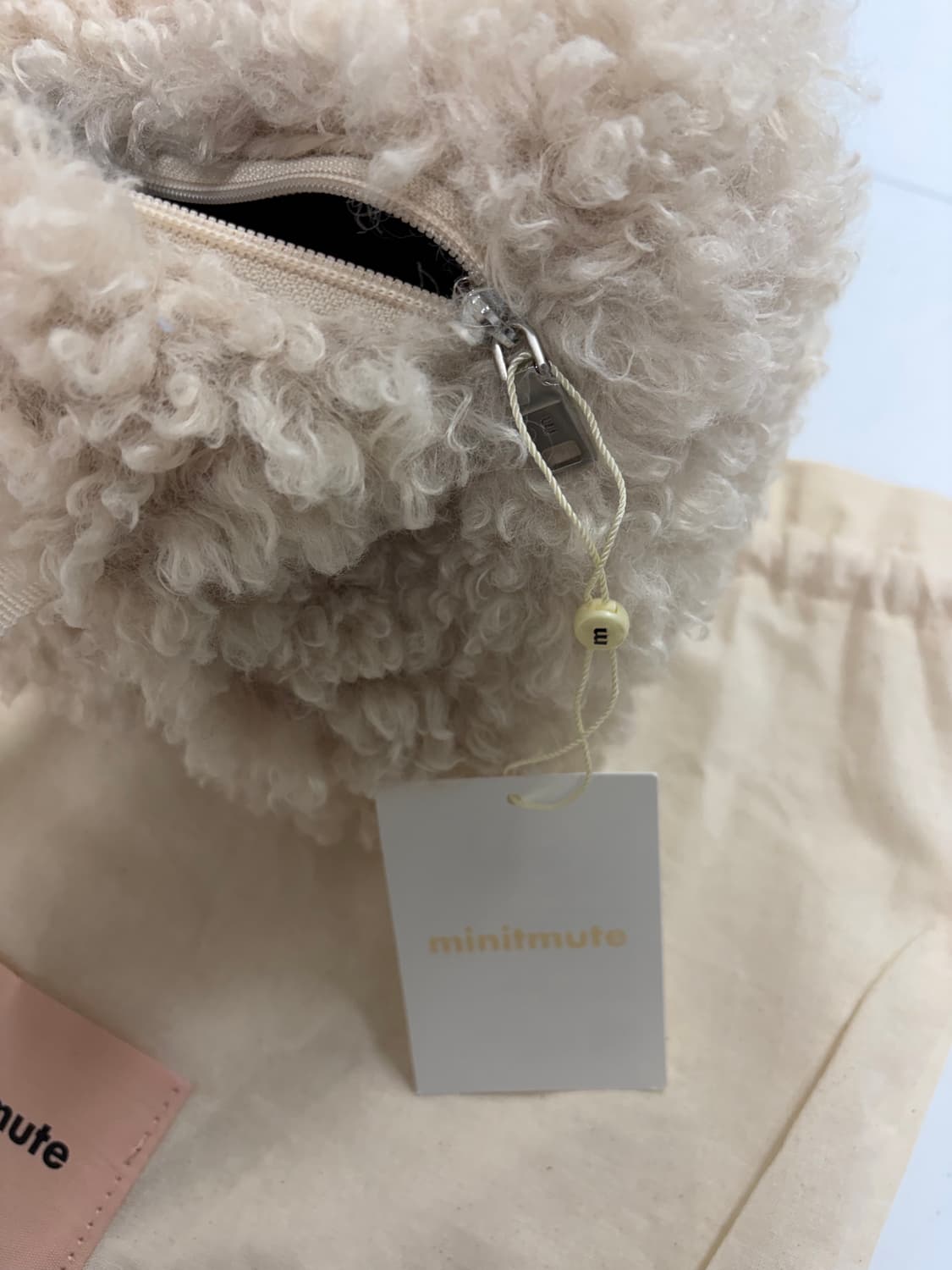 새상품) 미닛뮤트 시어링 토트백 크림 상품이미지3