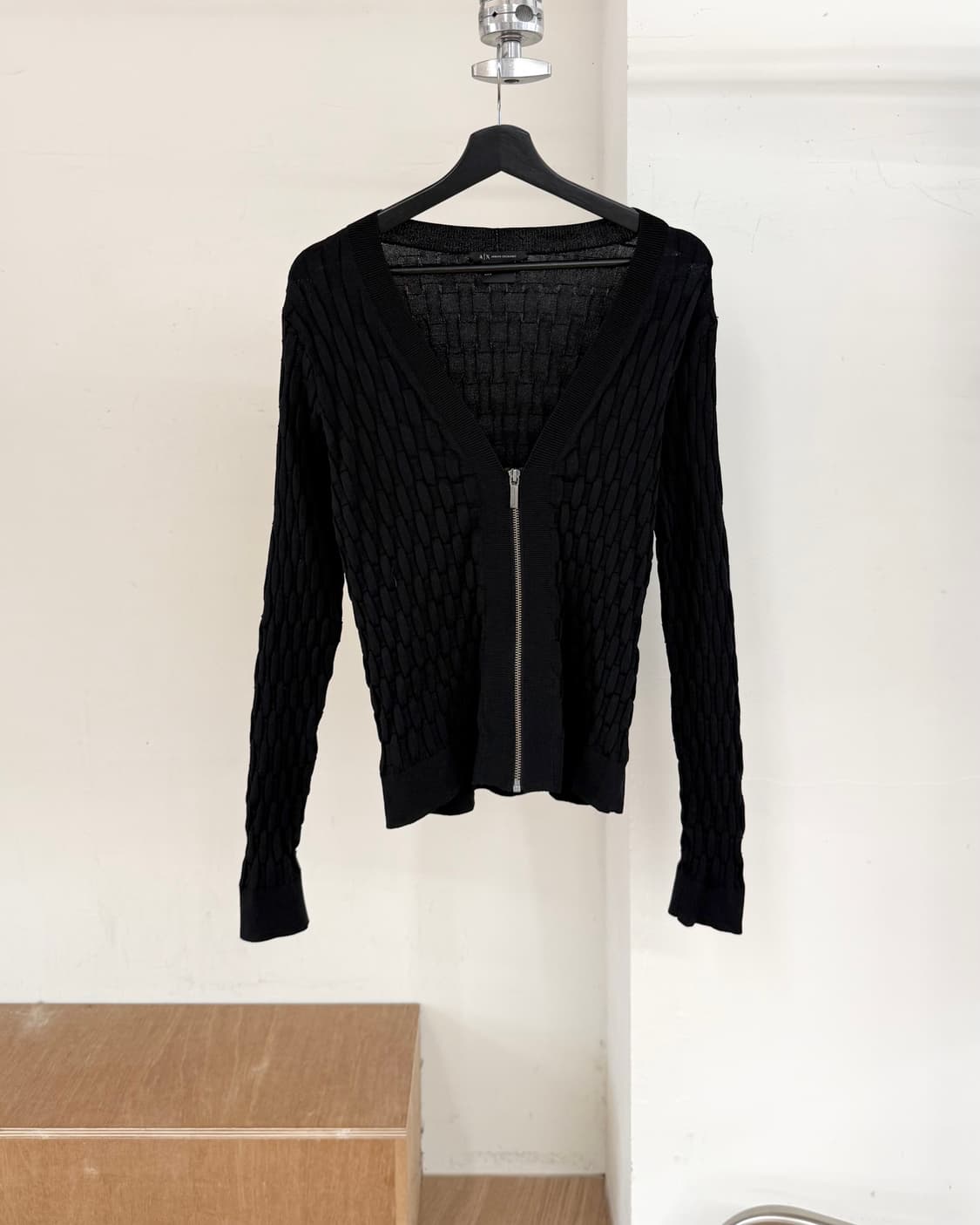 아르마니 익스체인지 블랙 텍스처 브이넥 니트  상품이미지1