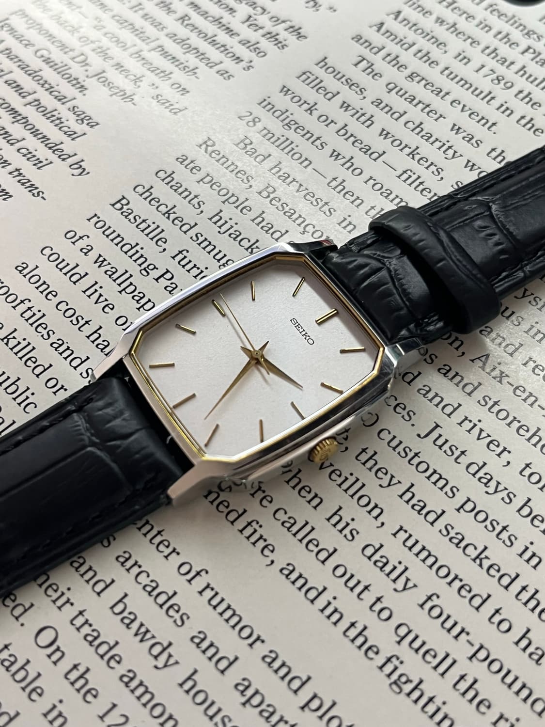 Vintage Seiko Quartz Tank Watch 상품이미지3