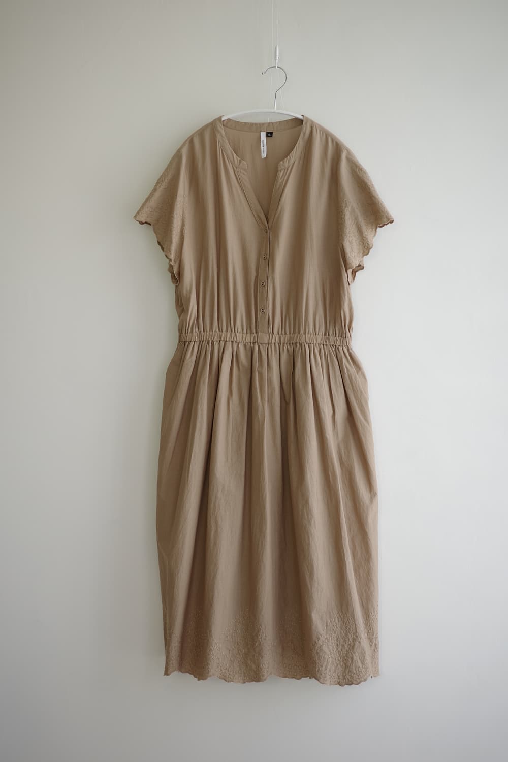 Vanilla studio 연브라운 자수 셔링 롱 원피스 상품이미지4