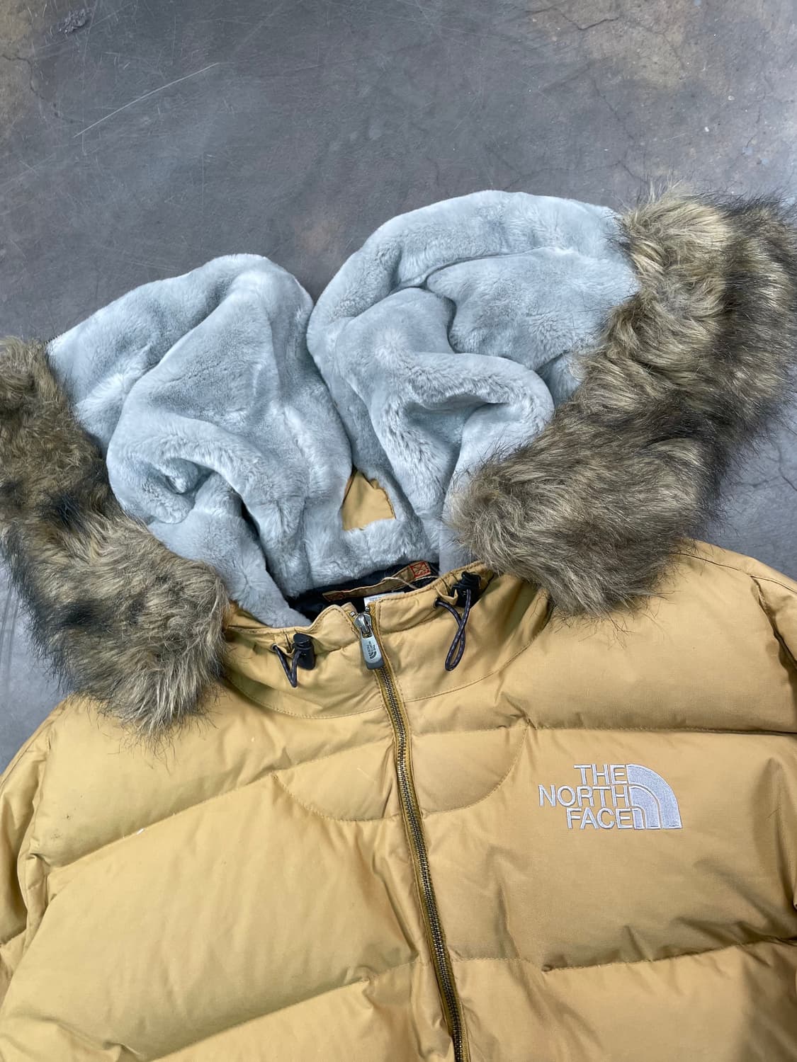 노스페이스 550 고담 퍼 후드 패딩 상품이미지3