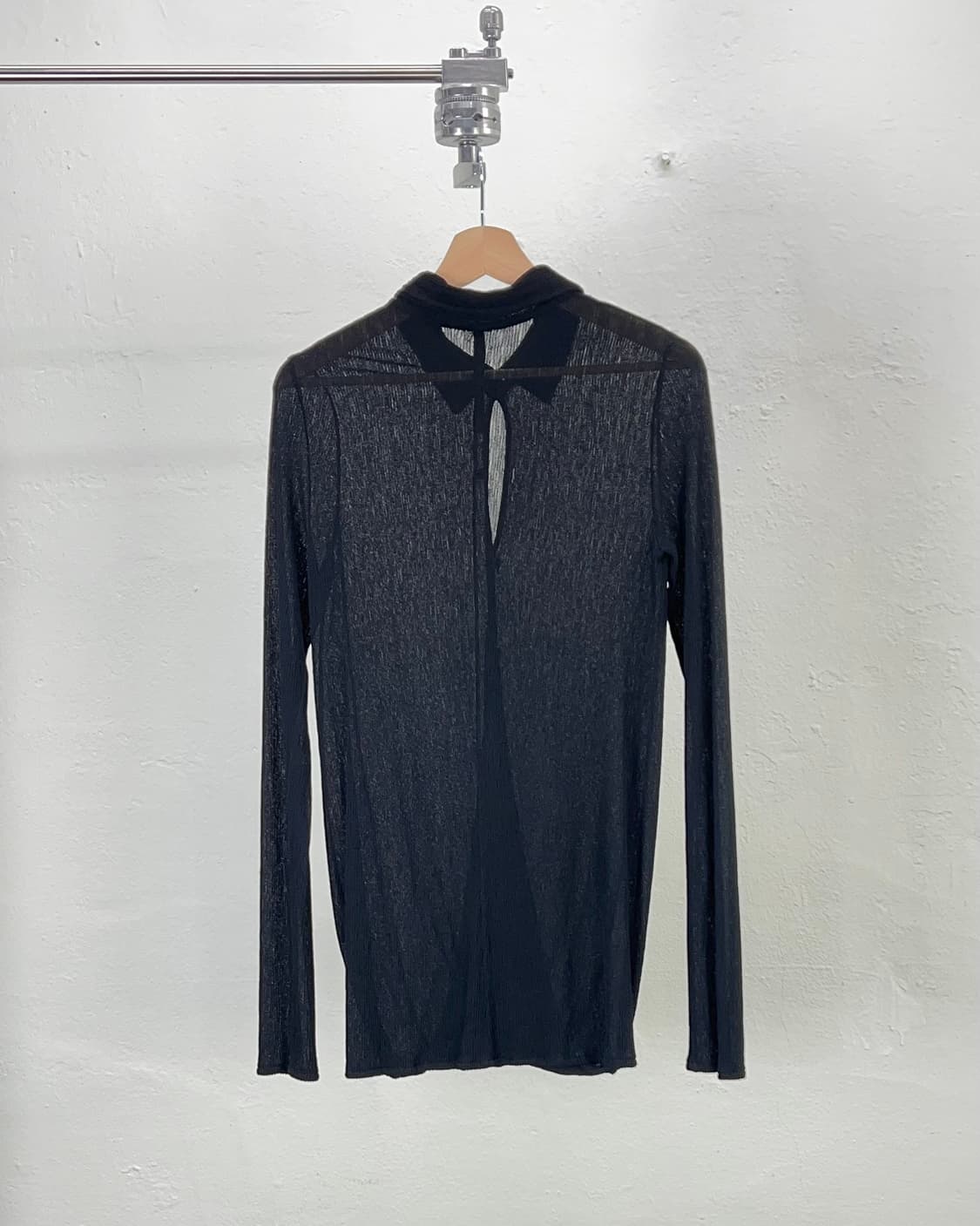 트랜짓 블랙 리브 비스코스 드레이프 메쉬 카라 넥 셔츠 상품이미지6