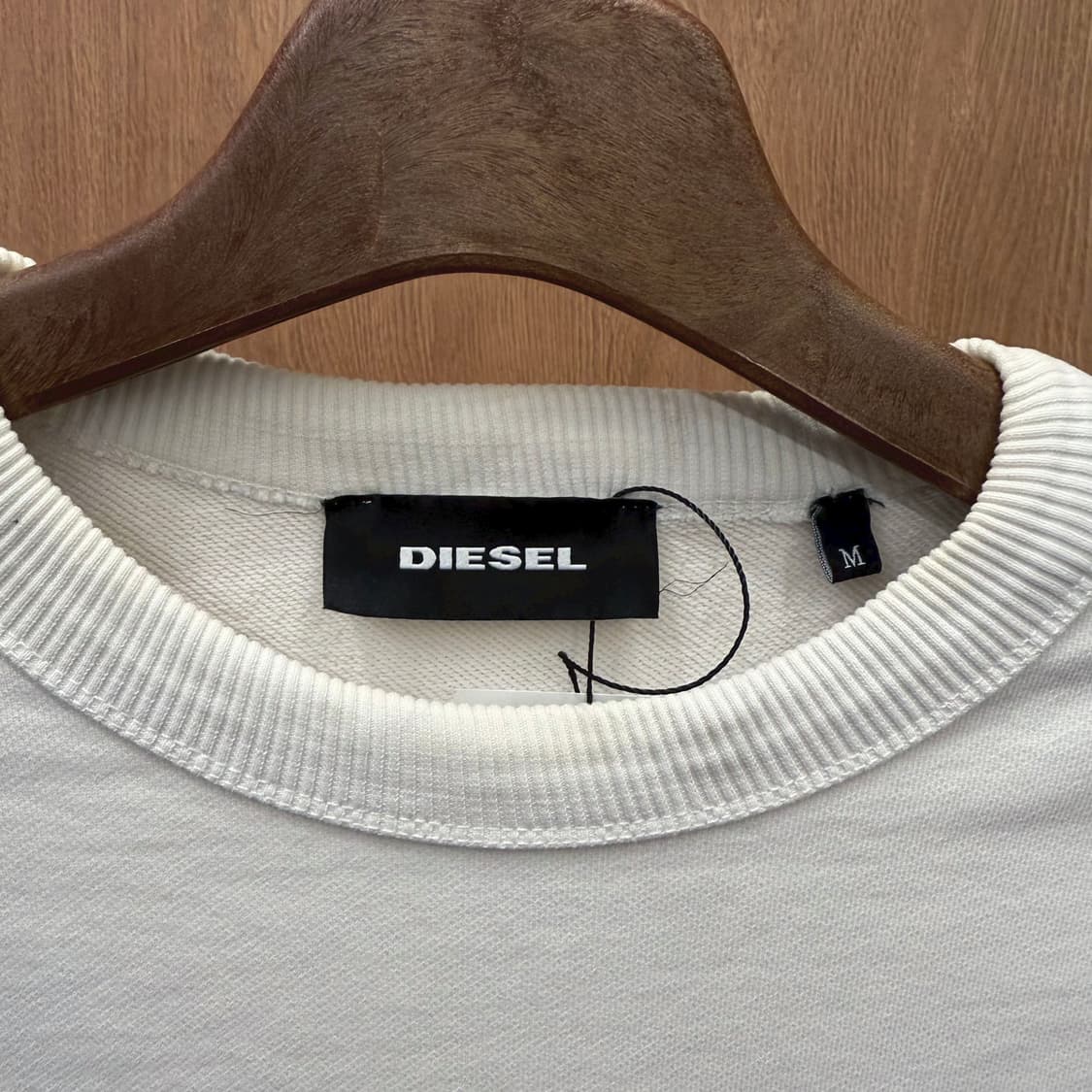 디젤 라운드넥 맨투맨 5부 소매 래글런 로고 레터링 자수 디테일 화이트 상품이미지6