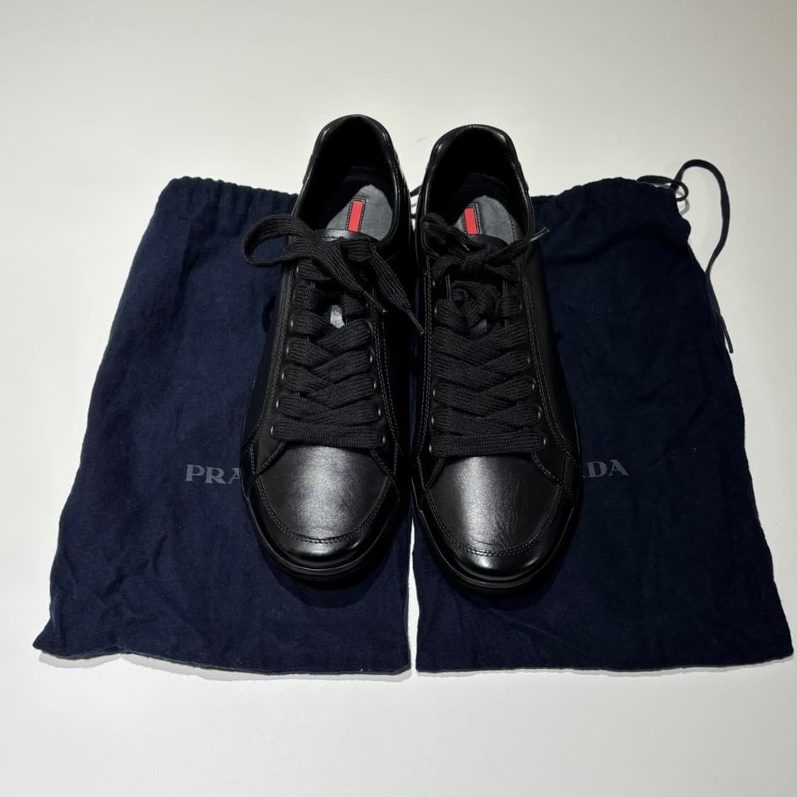 8.5) 프라다 블랙 레더 스니커즈 상품이미지8