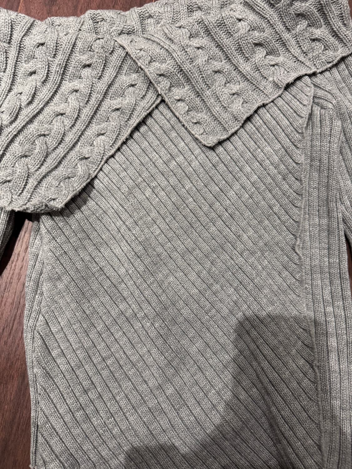 폴리수엠 오프숄더 니트 상품이미지3