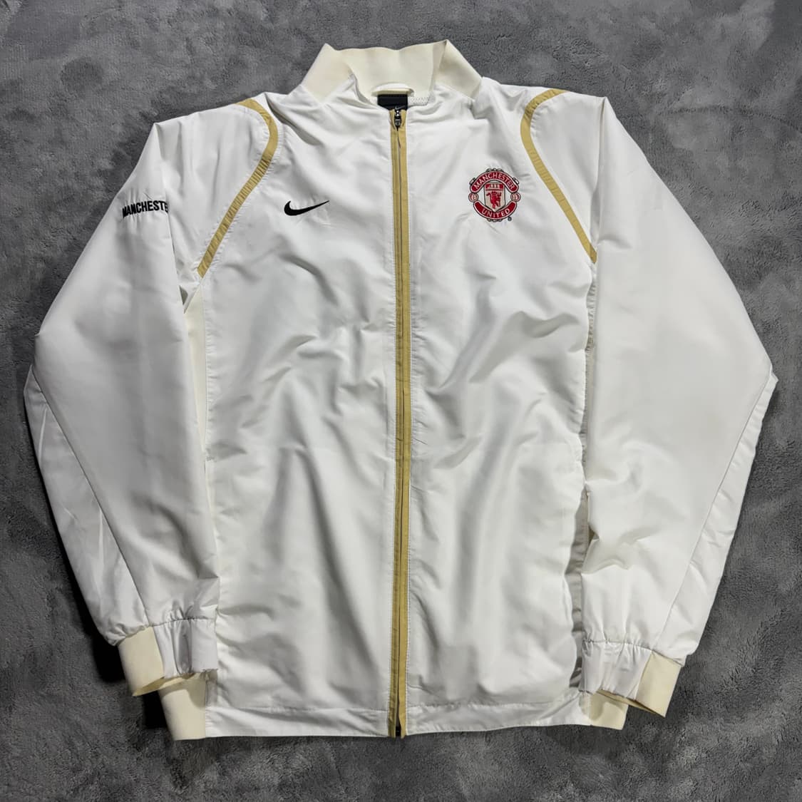 나이키 맨유 화이트 골드 바람막이  상품이미지1