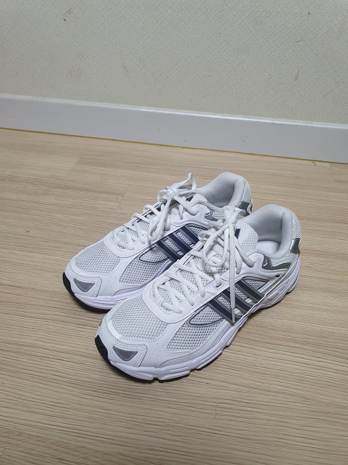 아디다스 리스폰스 CL 운동화 275 상품이미지4