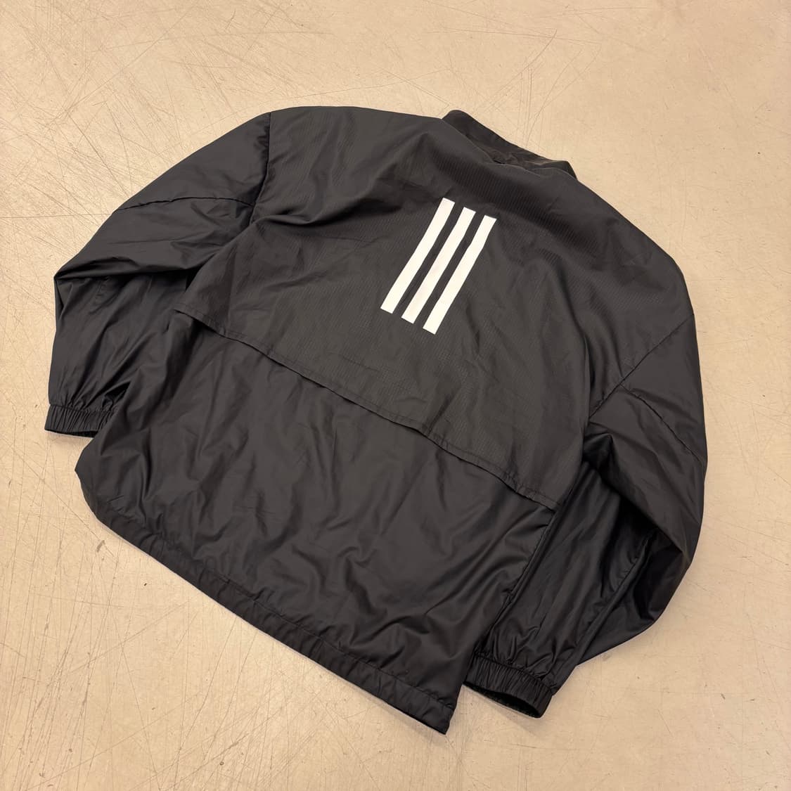 아디다스 백삼선 러닝 바람막이 상품이미지3