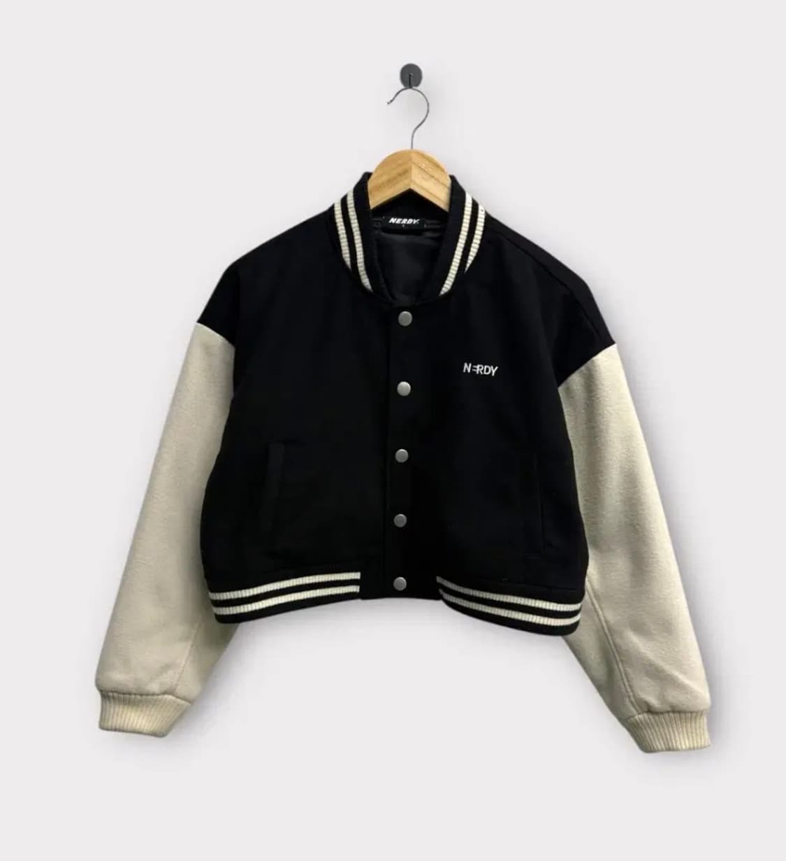 널디 크롭 바시티 점퍼 블랙 S 상품이미지1