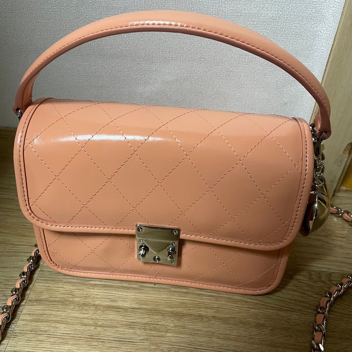 MYEYEKO 마이아이코 카메라백 소피아백 글로시코랄 체인백 카디널레드  상품이미지5