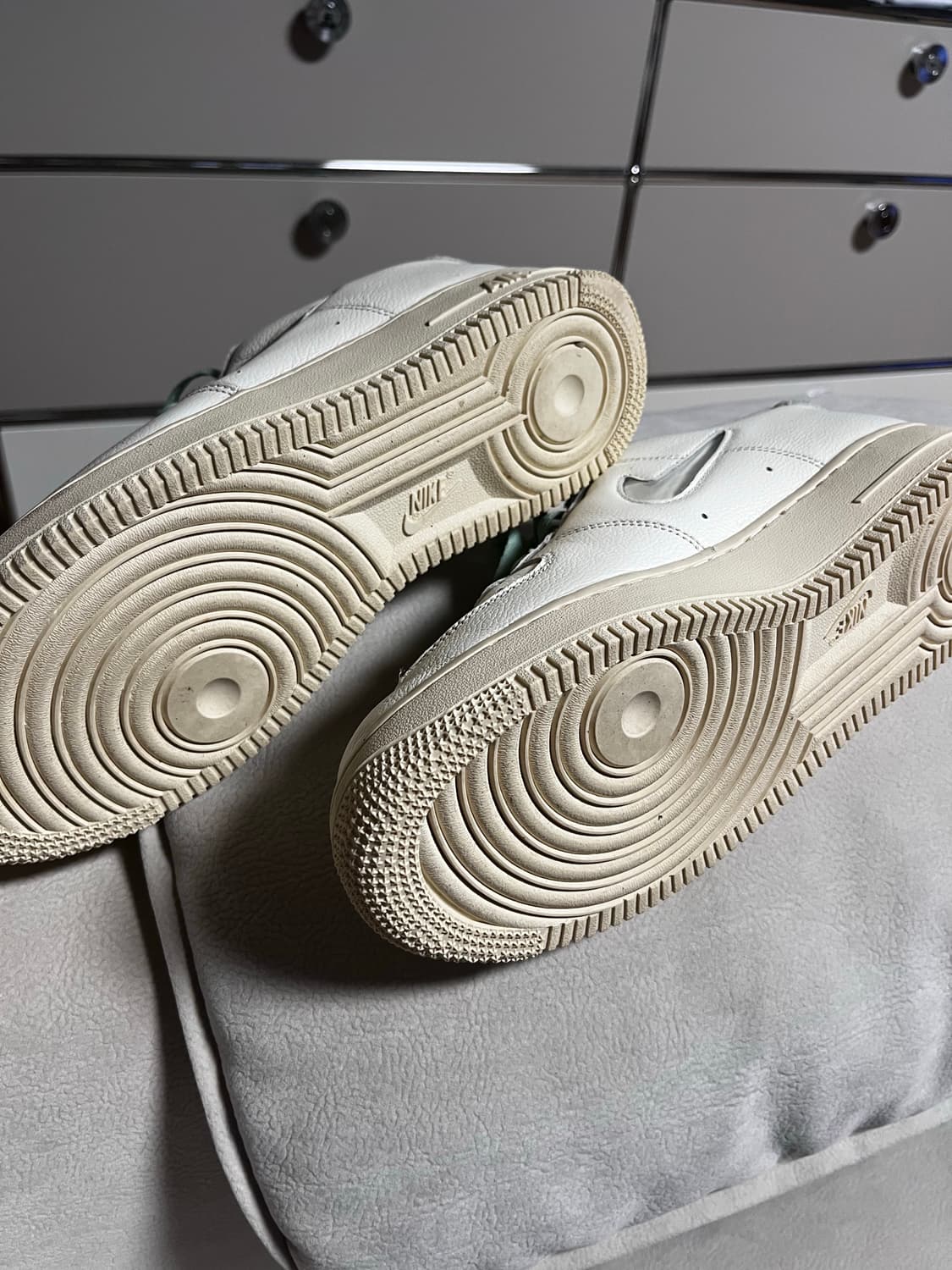 [270] 나이키 에어포스 1 빈티지 세일 (DO9785-100) 상품이미지4