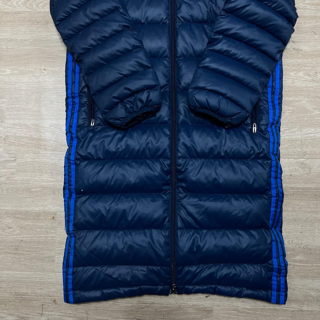 아디다스 덕다운 퍼포먼스 로고 후드 롱패딩 점퍼 [네이비] M/95 상품이미지3