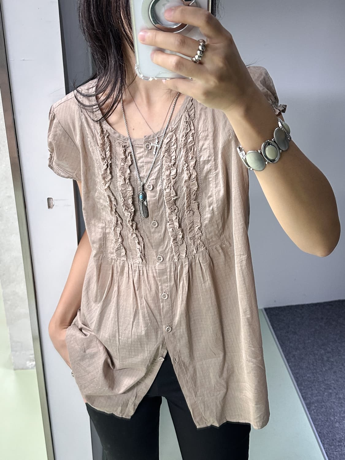 gap beige frill blouse 상품이미지4
