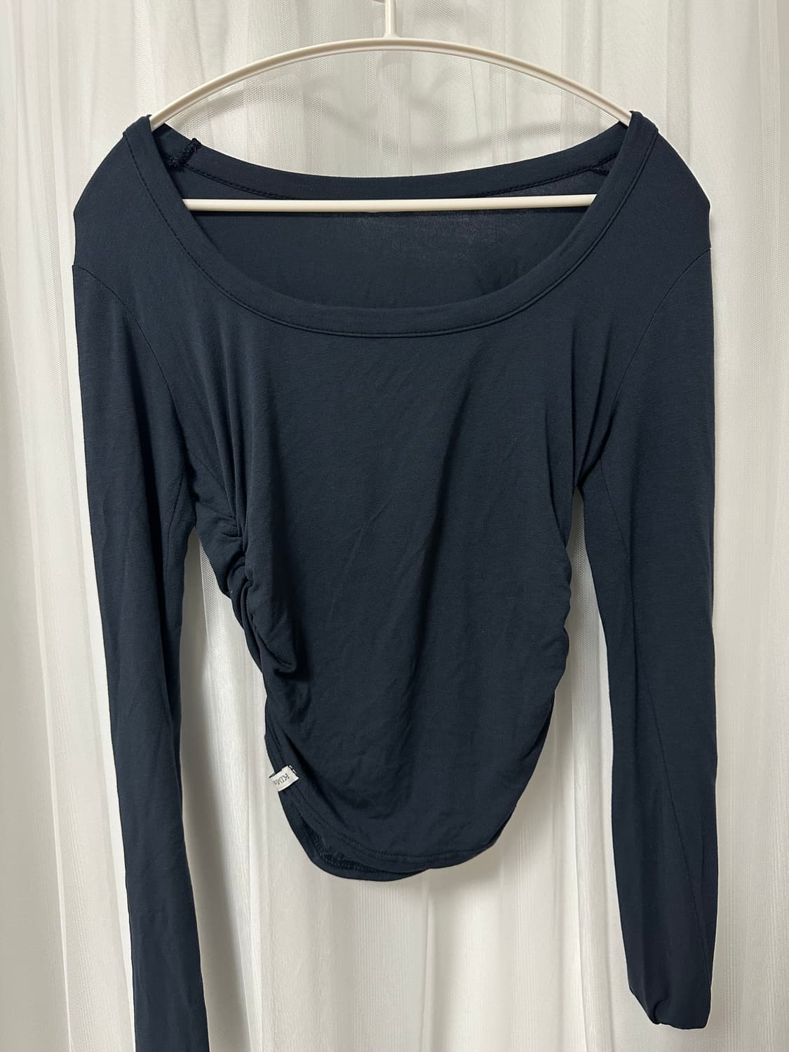 킴서울 사이드 셔링 롱 슬리브 네이비 상품이미지2