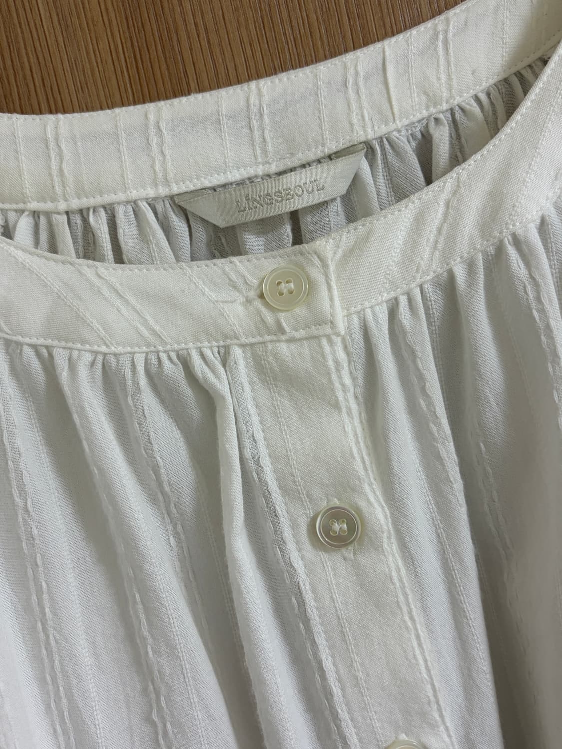 (무료배송) 링서울 스트라이프 셔링 볼륨 블라우스 아이보리 상품이미지5