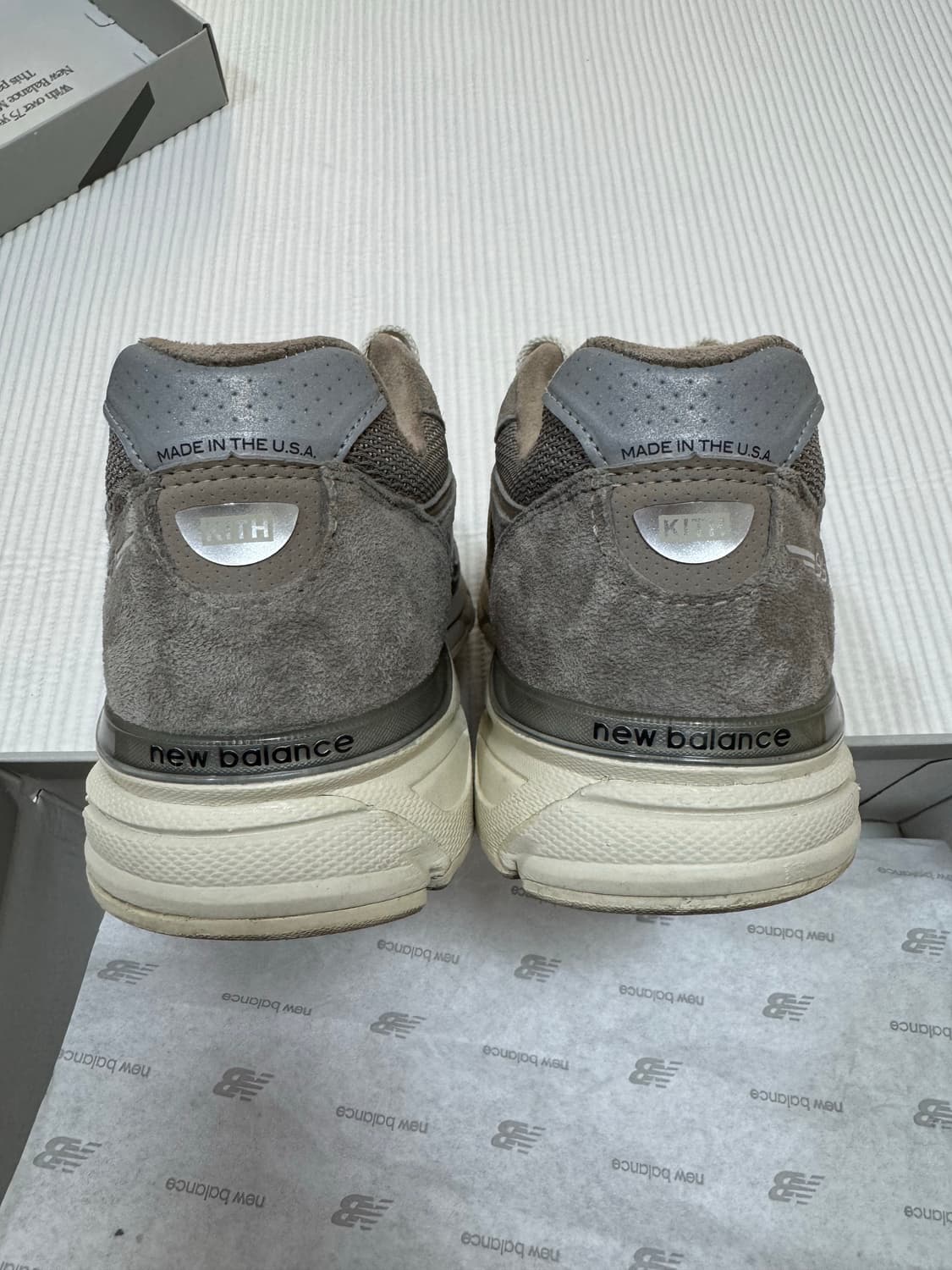 Kith 뉴발란스 990v4 상품이미지5