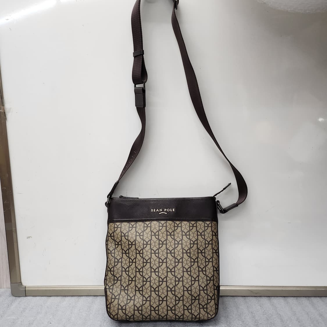 빈폴 정품 브라운 패턴 크로스백 28x27cm 상품이미지1