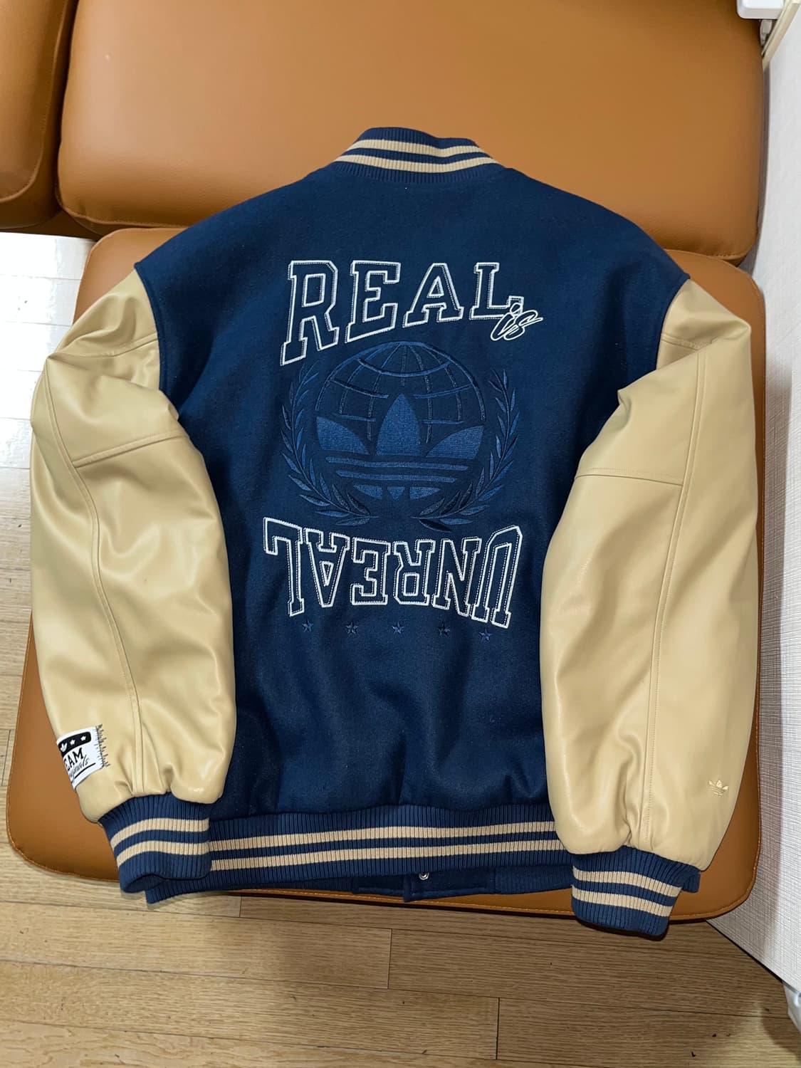 ADIDAS varsity jacket 상품이미지5