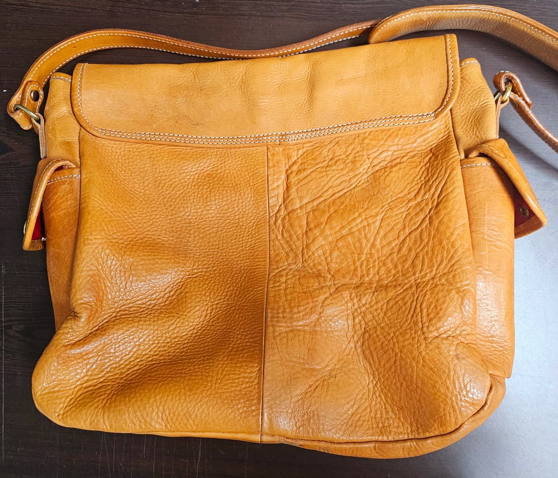 에이징씨씨씨 메신저백 상품이미지6