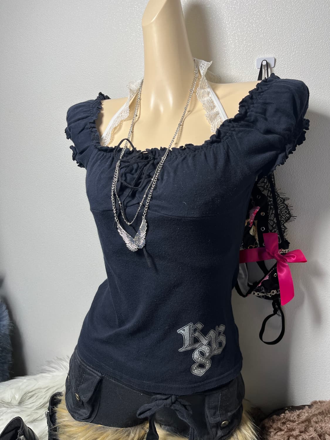 SKY BOMBER 글리터 레터링 나시 오프숄더 상품이미지1