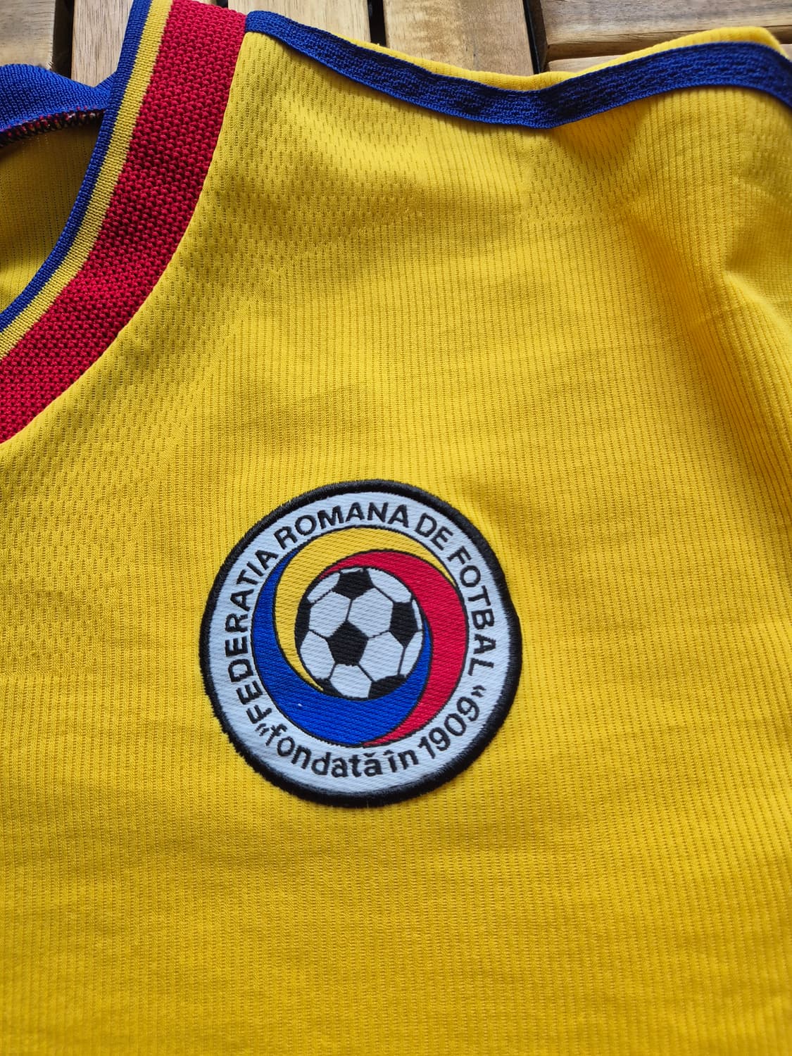 Adidas 98-00 romania home shirt (size L 상품이미지3