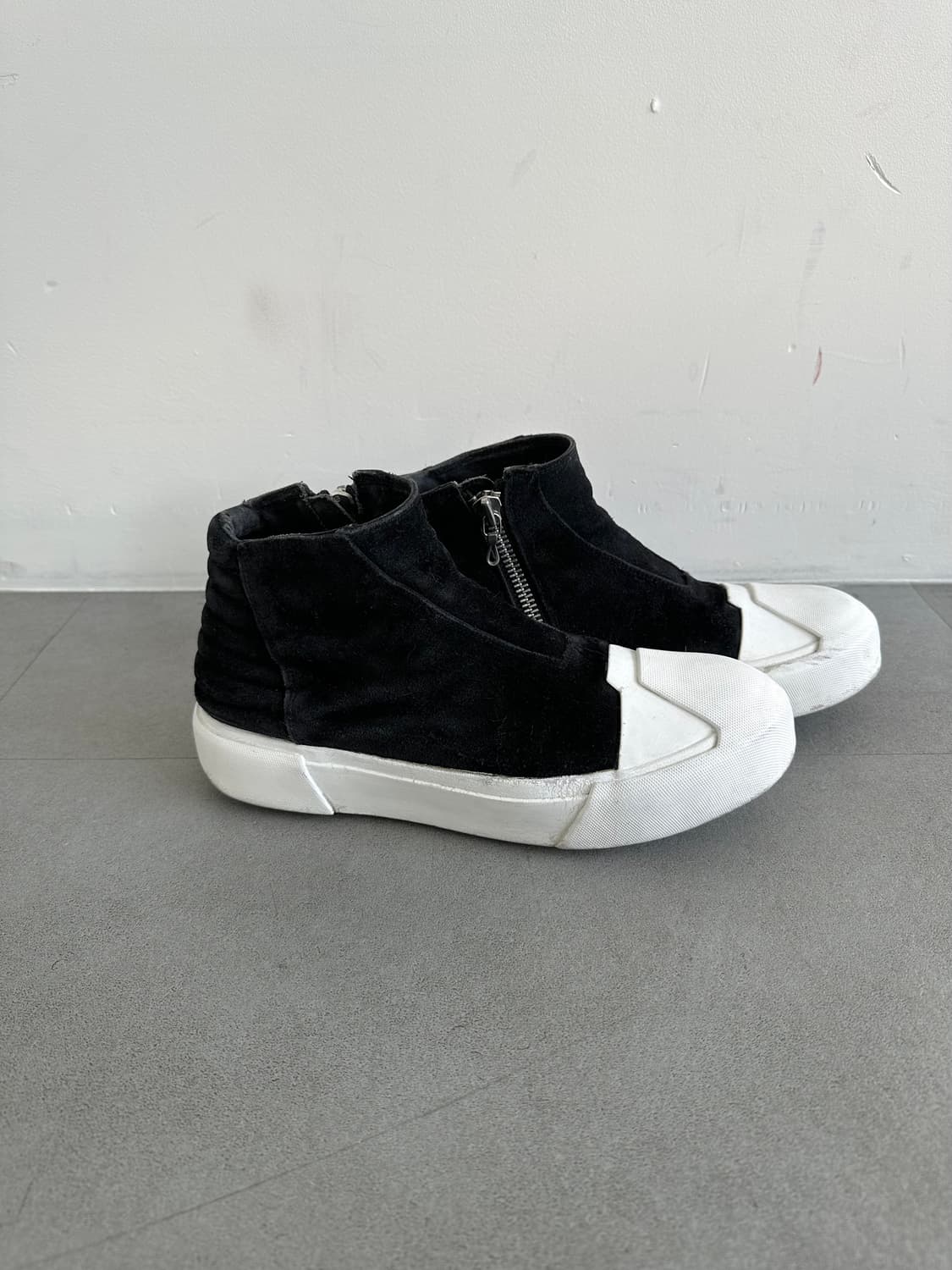 율리우스 17AW 스웨이드 하이컷 집업 부츠 상품이미지4