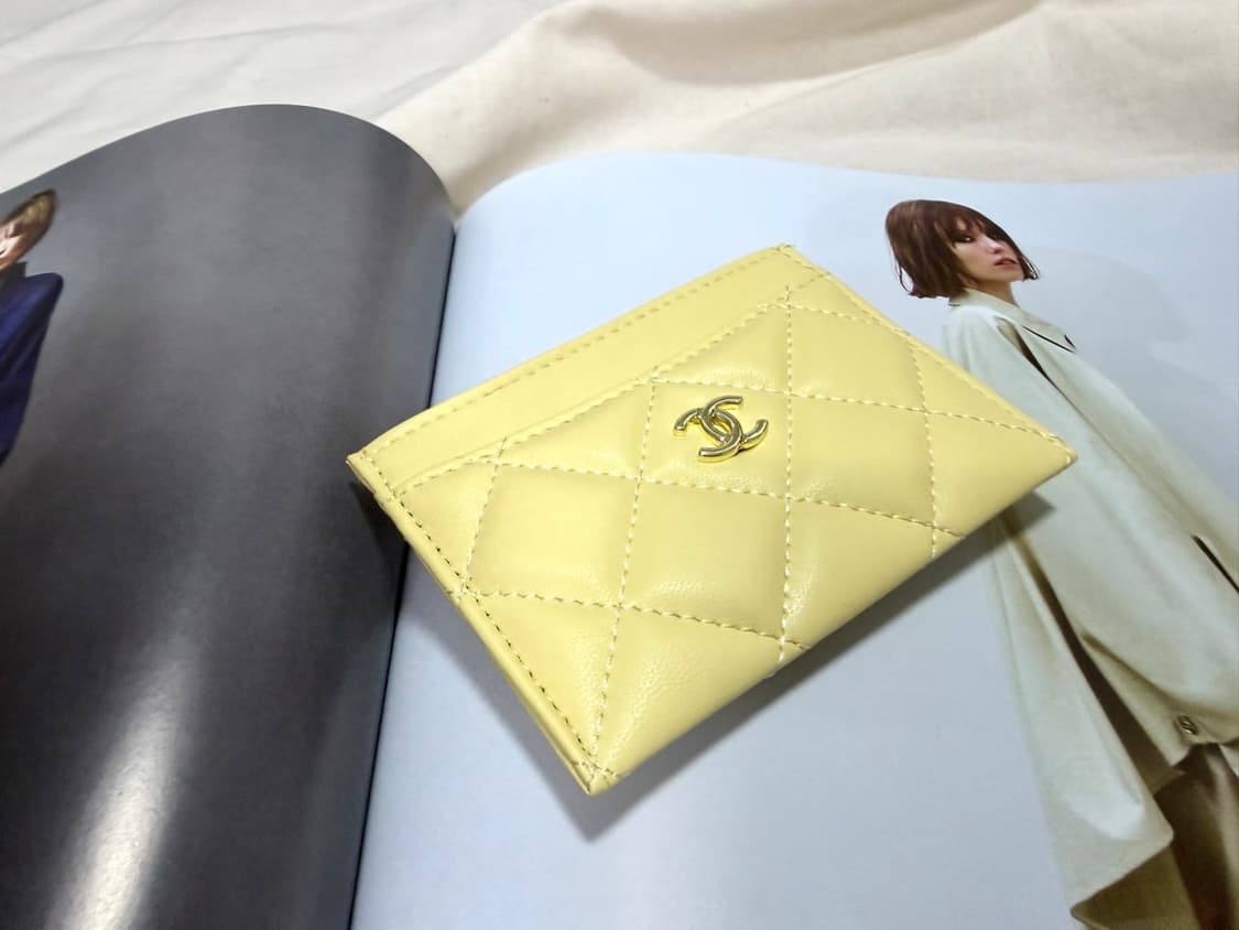 샤넬뷰티 램스킨 카드지갑 옐로우 풀박스 상품이미지4