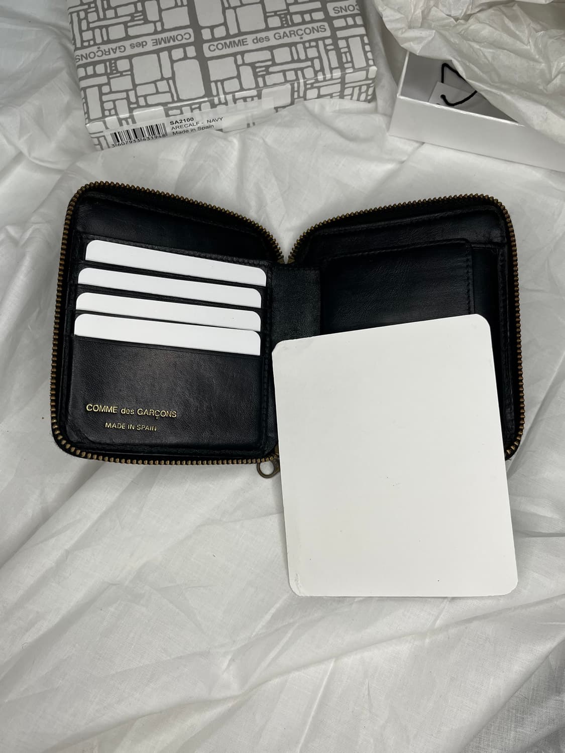 꼼데가르송 엠보스드 스타 지퍼 지갑 상품이미지2