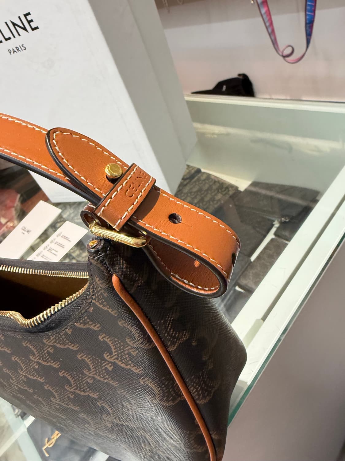 셀린느 아바백 미디움 상품이미지9