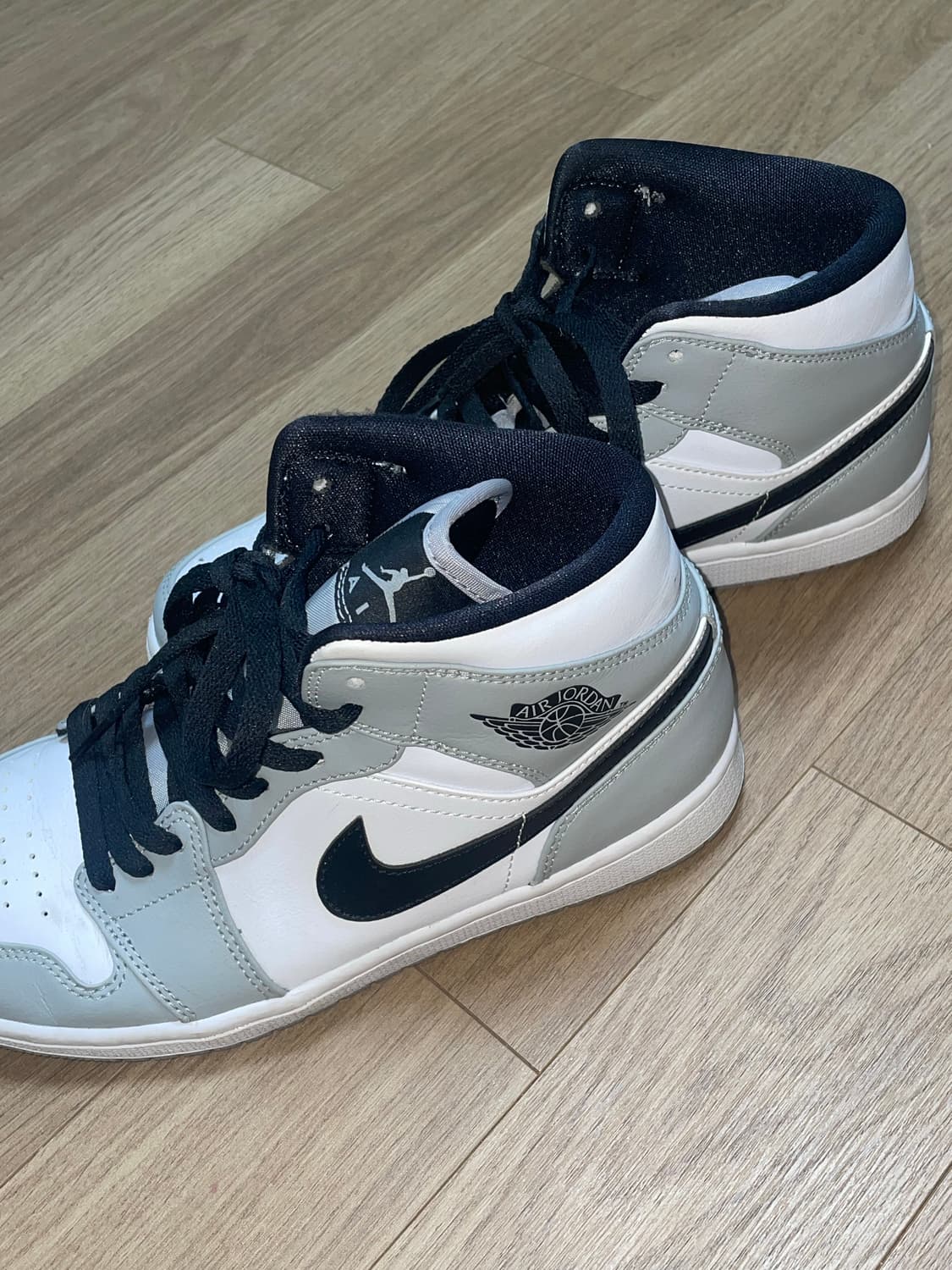 [260] 나이키 에어조던 1 미드 라이트 스모크 그레이 상품이미지1