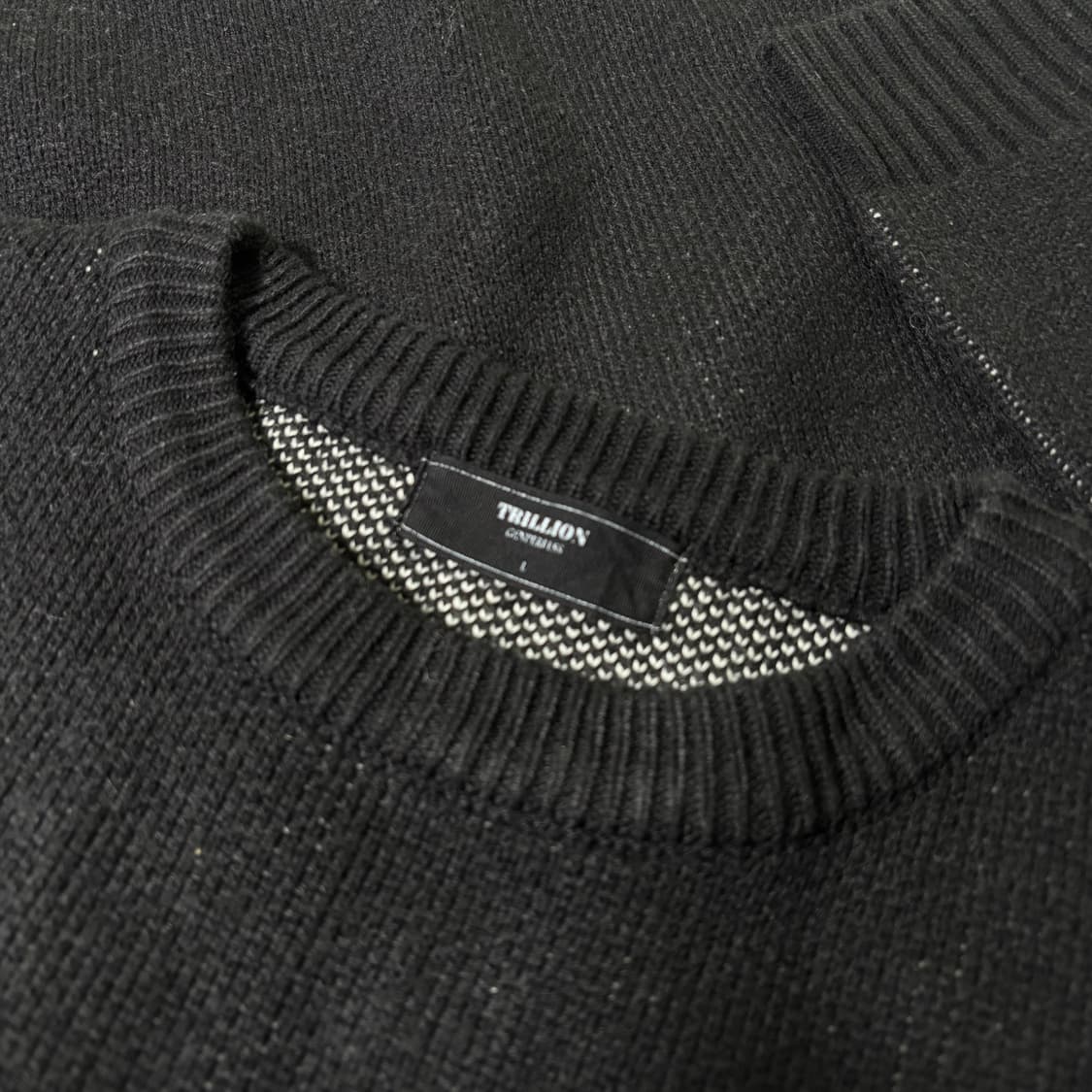 L 트릴리온 블랙 오버핏 스마일 자카드니트 상품이미지4